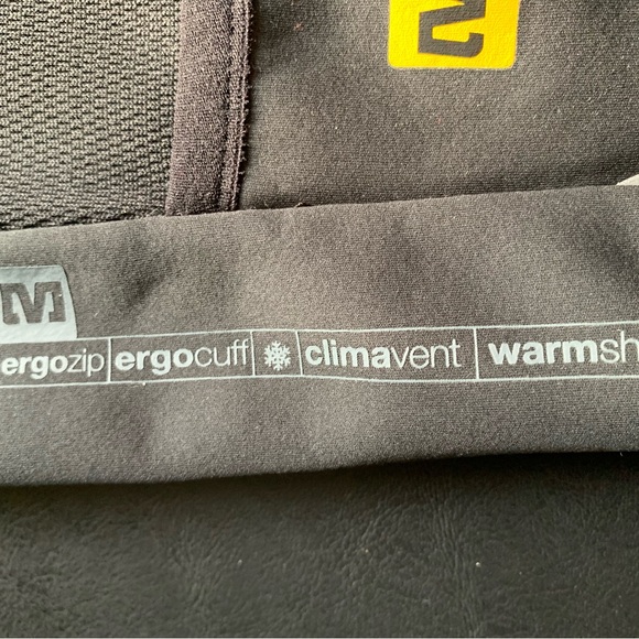 Mavic men’s riding jacket with back and sleeve pockets. Size XL - Picture 5 of 8